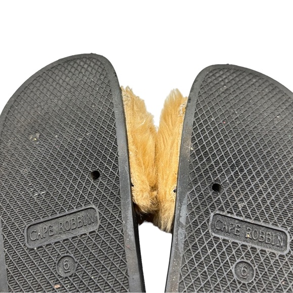 Cape Robbin Moira Faux Fur Slip On Open Toe Casual Sandal Slides Tan Black 6 - Picture 12 of 15
